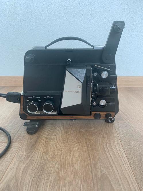 Raynox film projector., Verzamelen, Fotografica en Filmapparatuur, Projector, 1980 tot heden, Ophalen of Verzenden