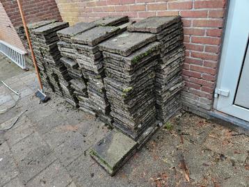 Platdak tegels beschikbaar voor biedingen