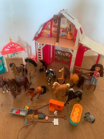 Stal Spirit lucky’s veulenopvang manege pop veel paarden beschikbaar voor biedingen