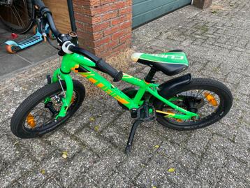 Cube 160 16 inch kinderfiets met zijwieltjes beschikbaar voor biedingen