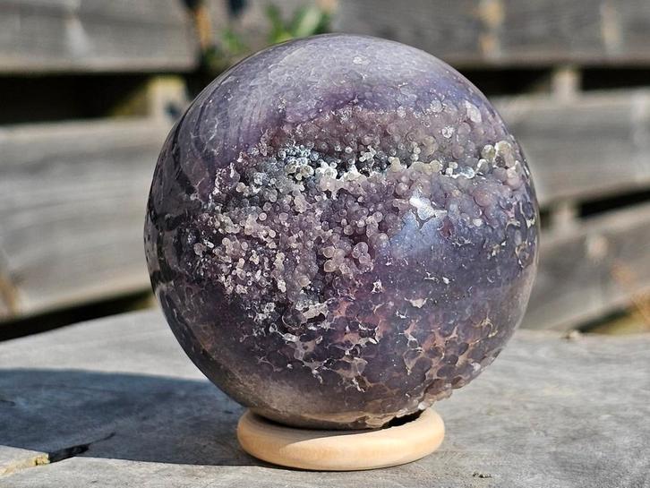 Prachtig paarse druifagaat bol 73 mm, Verzamelen, Mineralen en Fossielen, Mineraal, Ophalen of Verzenden