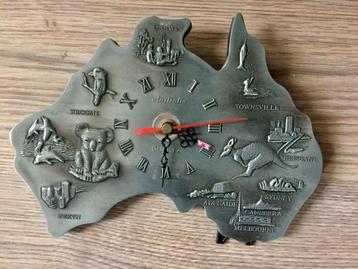 Twee  wekker tafel klokken Australia  beschikbaar voor biedingen