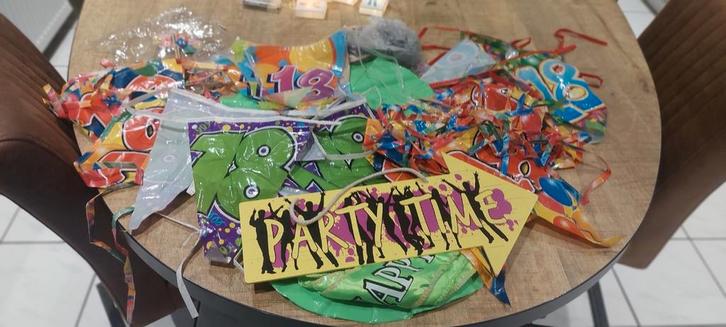 Slingers, versiering 18 jaar gratis, Diversen, Vlaggen en Wimpels, Ophalen