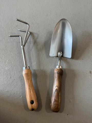 Roestvrijstalen tuinschepje en harkje z.g.a.n.! beschikbaar voor biedingen