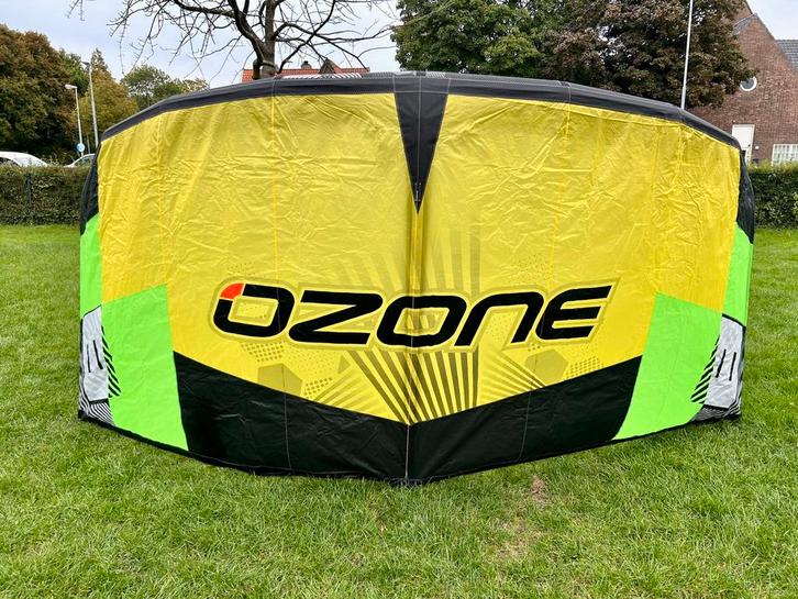 Z.g.a.n. Ozone Cayalyst 8 meter kite, Watersport en Boten, Kitesurfen, Zo goed als nieuw, Geen board, Ophalen of Verzenden
