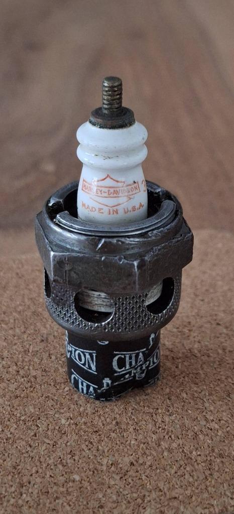 Classic sparkplug bougie Champion 3 COM Harley Davidson WLA., Verzamelen, Merken en Reclamevoorwerpen, Zo goed als nieuw, Gebruiksvoorwerp