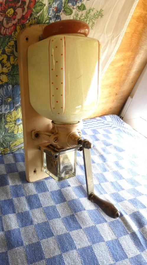 oude koffiemolen/ wandkoffiemolen, Antiek en Kunst, Antiek | Keukenbenodigdheden, Ophalen of Verzenden