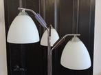 Vloerlamp met 3 witte kappen en chromen stang en voet, Huis en Inrichting, Lampen | Vloerlampen, Ophalen, Gebruikt, Glas, 150 tot 200 cm