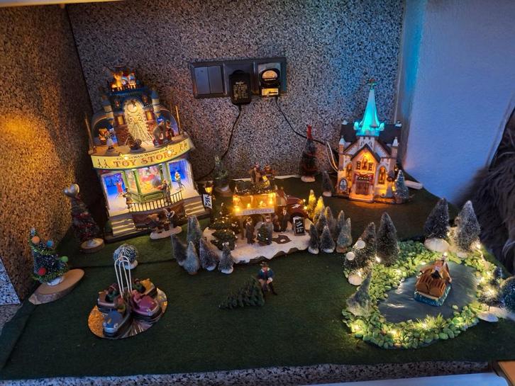 Kerstdorp Lemax - Compleet met verlichting! Kerk 25 euro., Diversen, Kerst, Gebruikt, Ophalen of Verzenden