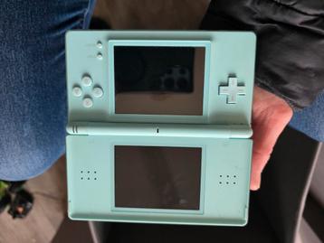 Nintendo DS Lite + 1 Spel beschikbaar voor biedingen