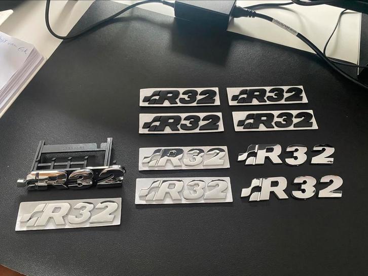Volkswagen vw Golf R32 emblemen zijdeglans zwart en chroom, Auto-onderdelen, Overige Auto-onderdelen, Volkswagen, Ophalen of Verzenden