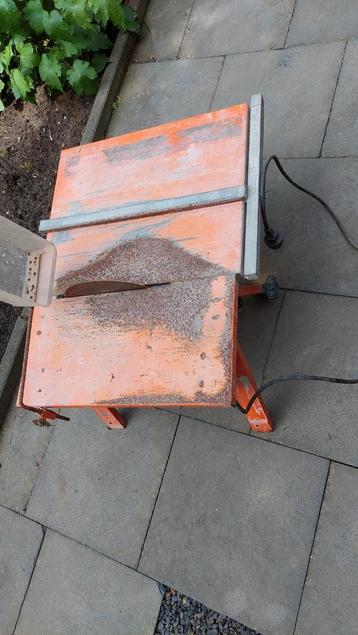 Tegelzaagtafel watergekoeld+ nieuwe diamantschijf beschikbaar voor biedingen