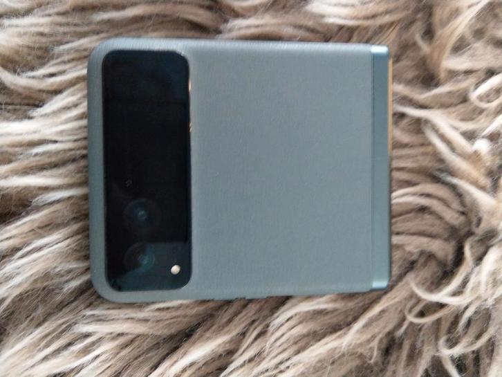 Motorola razr 40 defect scherm, Telecommunicatie, Mobiele telefoons | Motorola, Zo goed als nieuw, Zonder abonnement, Zonder simlock