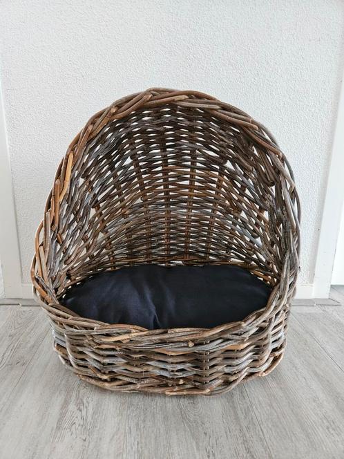 Stijlvolle Rieten Mand met Kussen, Dieren en Toebehoren, Kattenmanden, Gebruikt, Overige, Ophalen of Verzenden