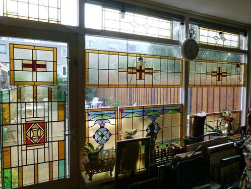 Diverse antieke glas in lood ITEMS  panelen en 1 hanglamp, Antiek en Kunst, Curiosa en Brocante, Ophalen