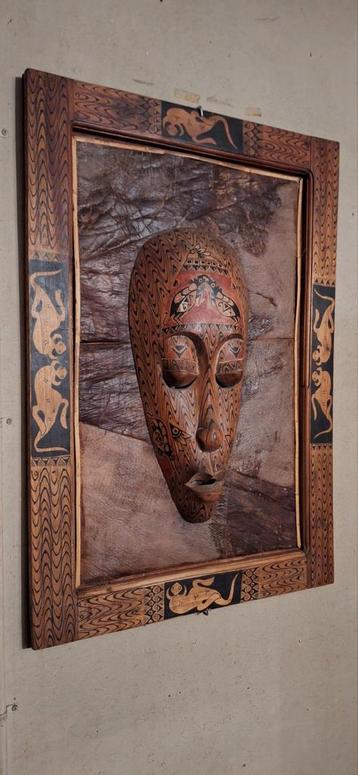 Houten Masker met Frame beschikbaar voor biedingen