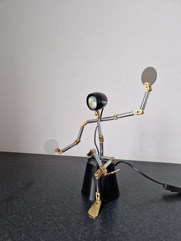 Vintage design tafellamp robotfiguur "lampje" verstelbaar beschikbaar voor biedingen
