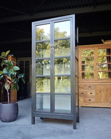 Hoge zwarte Vitrinekast | Oosterse stijl | Glaskast #2269 beschikbaar voor biedingen