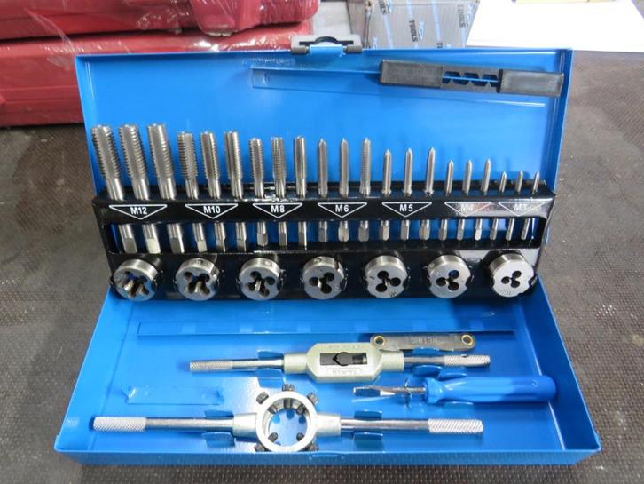 Tappenset 32 delig metrisch nieuw in koffer, Doe-het-zelf en Verbouw, Gereedschap | Handgereedschap, Nieuw, Ophalen of Verzenden