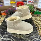 Ugg Pantoffels/Sloffen - Comfortabel en Warm!, Ophalen of Verzenden, Zo goed als nieuw, Beige, Pantoffels of Sloffen