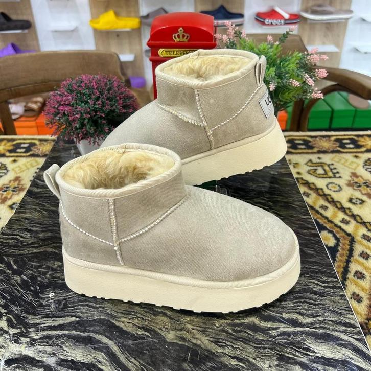 Ugg Pantoffels/Sloffen - Comfortabel en Warm!, Kleding | Dames, Schoenen, Zo goed als nieuw, Pantoffels of Sloffen, Beige, Ophalen of Verzenden
