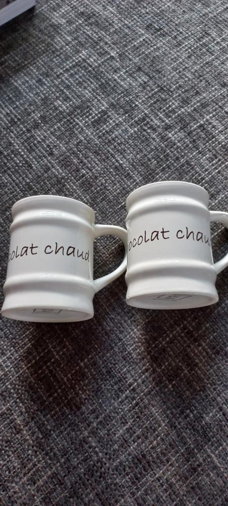 RIVIÈRA MAISON 2 BEKER/MOKKEN ECRU CHOCOLAT CHAUD, Huis en Inrichting, Keuken | Servies, Zo goed als nieuw, Kop(pen) en/of Schotel(s)