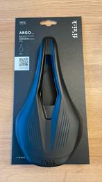 Fizik Vento Argo R3 lichtgewicht zadel 140mm (race / gravel), Fietsen en Brommers, Fietsonderdelen, Ophalen, Zo goed als nieuw