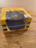 Ayrton Senna Nacional Replica Pet - Nieuw!, Verzamelen, Automerken, Motoren en Formule 1, Ophalen of Verzenden, Nieuw