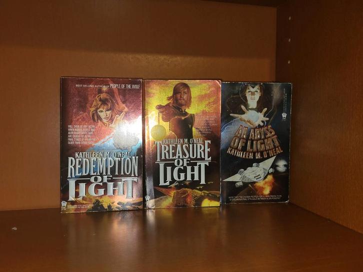 Kathleen M. O'Neal Light Trilogie, Boeken, Fantasy, Gelezen, Ophalen of Verzenden