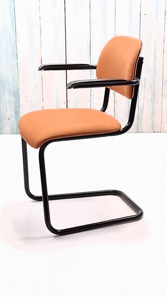 Vintage eetkamerstoel met buisframe, Huis en Inrichting, Stoelen, Gebruikt, Vijf, Zes of meer stoelen, Kunststof, Metaal, Stof