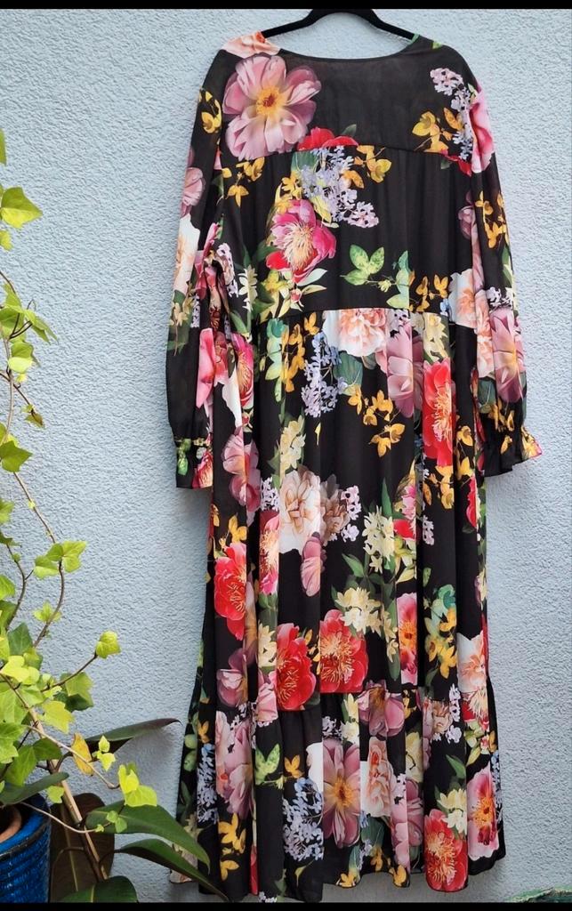 Zwarte Bloemenjurk Maat 56 Georgede, Kleding | Dames, Jurken, Nieuw, Maat 46/48 (XL) of groter, Zwart, Onder de knie, Ophalen of Verzenden