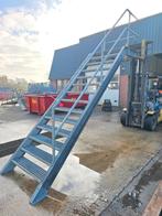 Stalen trap met bordes gegalv. Hoog 2,7 mtr. Nor026