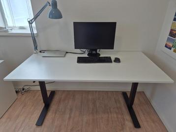 Office desk with adjustable height