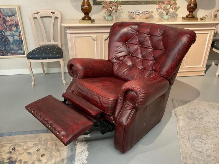 Chesterfield Relaxfauteuil, verstelbaar, bordeaux rood 9514, Huis en Inrichting, Fauteuils, Gebruikt, Hout, Leer, 75 tot 100 cm