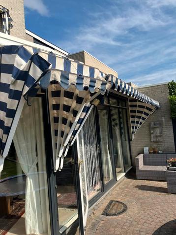 Zonnescherm markies beschikbaar voor biedingen