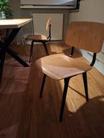 Ahrend Revolt Retro/Vintage Houten stoelen met zwart frame, Huis en Inrichting, Stoelen, Ophalen, Gebruikt, Twee, Retro vintage industrieel