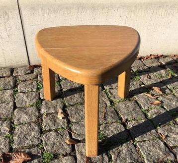 Oud houten tafeltje kindertafeltje bijzettafeltje planten  beschikbaar voor biedingen