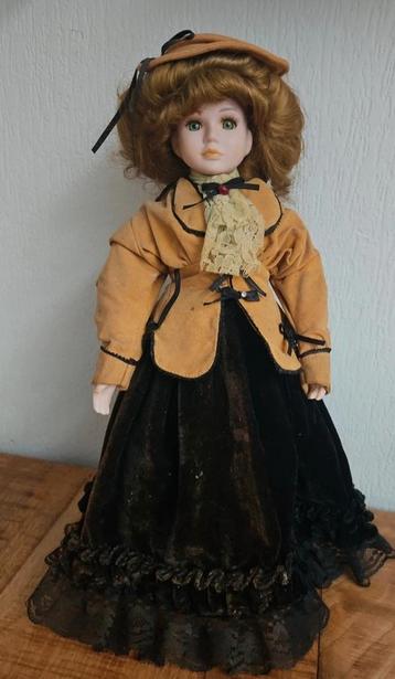 Porseleinen pop victoriaans vintage  beschikbaar voor biedingen