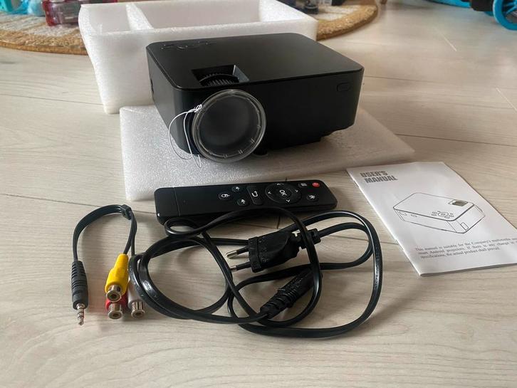 Compacte LED Projector - beamer - wifi, Audio, Tv en Foto, Beamers, Zo goed als nieuw, LED, Overige resoluties, Ophalen
