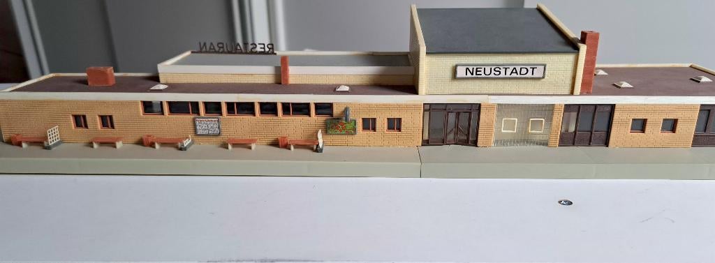 Modelspoor HO Station Neustadt, Overige merken, Gebruikt, Gelijkstroom of Wisselstroom, Brug, Tunnel of Gebouw