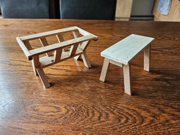 Twee Miniatuur Items voor in een Poppenhuis of Kerststal beschikbaar voor biedingen