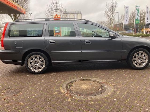Volvo V70 2.5 T AUT 2007 Grijs 185000km 2e eigenaar trekhaak, Auto's, Volvo, Particulier, V70, ABS, Adaptieve lichten, Airbags