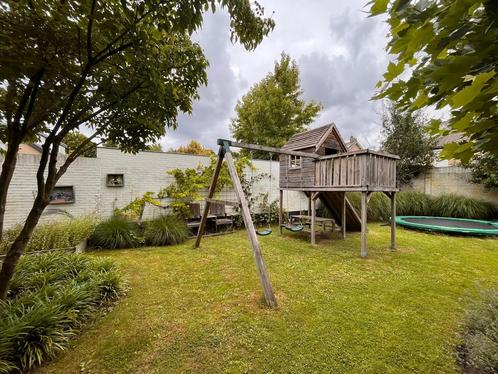 Houten speelhuis met schommels, Kinderen en Baby's, Speelgoed | Buiten | Speeltoestellen, Gebruikt, Klimtouw, Klimwand, Schommel