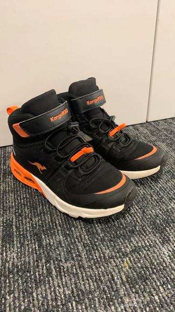 Waterdichte schoenen. beschikbaar voor biedingen
