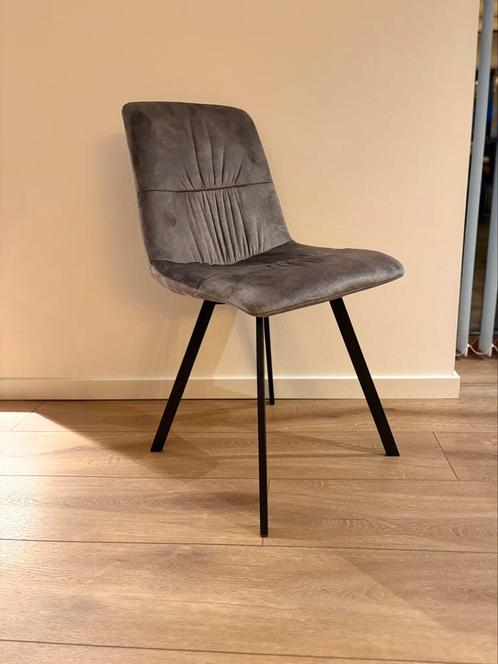 Eetkamerstoel velvet grijs nieuw 16 stuks op voorraad, Huis en Inrichting, Stoelen, Nieuw, Vijf, Zes of meer stoelen, Metaal, Stof