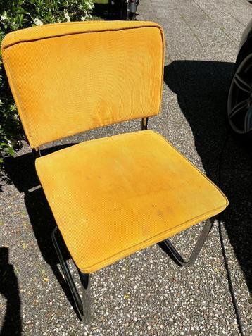 2 x gele stoel (ribfluweleel) beschikbaar voor biedingen