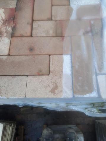 Partij van 15 m2 dikformaat beton geel beschikbaar voor biedingen