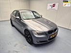 BMW 3-serie 318i Luxury Line Airco Ecc Alu Velgen Pdc, Auto's, BMW, Euro 5, Zwart, Bedrijf, Handgeschakeld