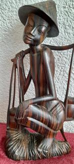 Houtsnijwerk van ouderling die water haalt Bali, Verzenden