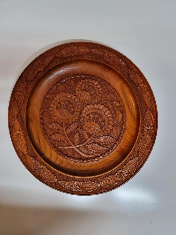 Houten Wandbord met Uitgesneden Bloemen, Antiek en Kunst, Antiek | Schalen, Ophalen of Verzenden